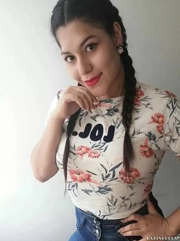 Jennyfer, 20