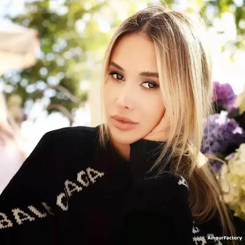 Vladislava, 32
